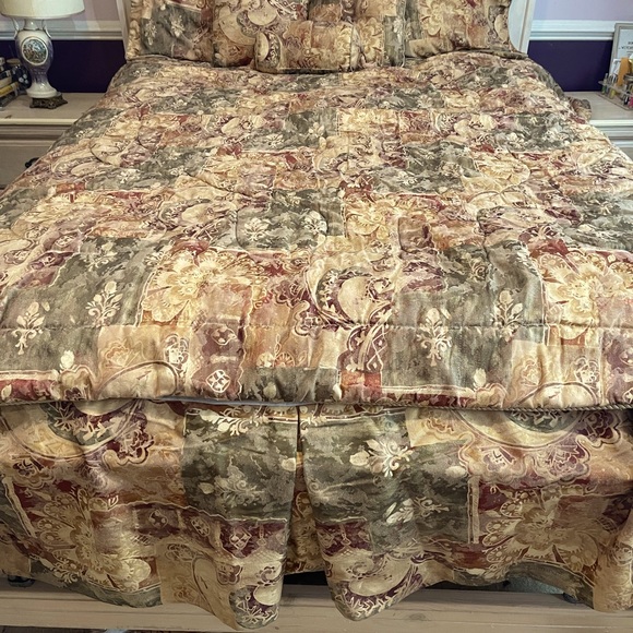 - Vintage Burlington Normandy Damask Queen Decorative Pillows - Picture 6 of 8